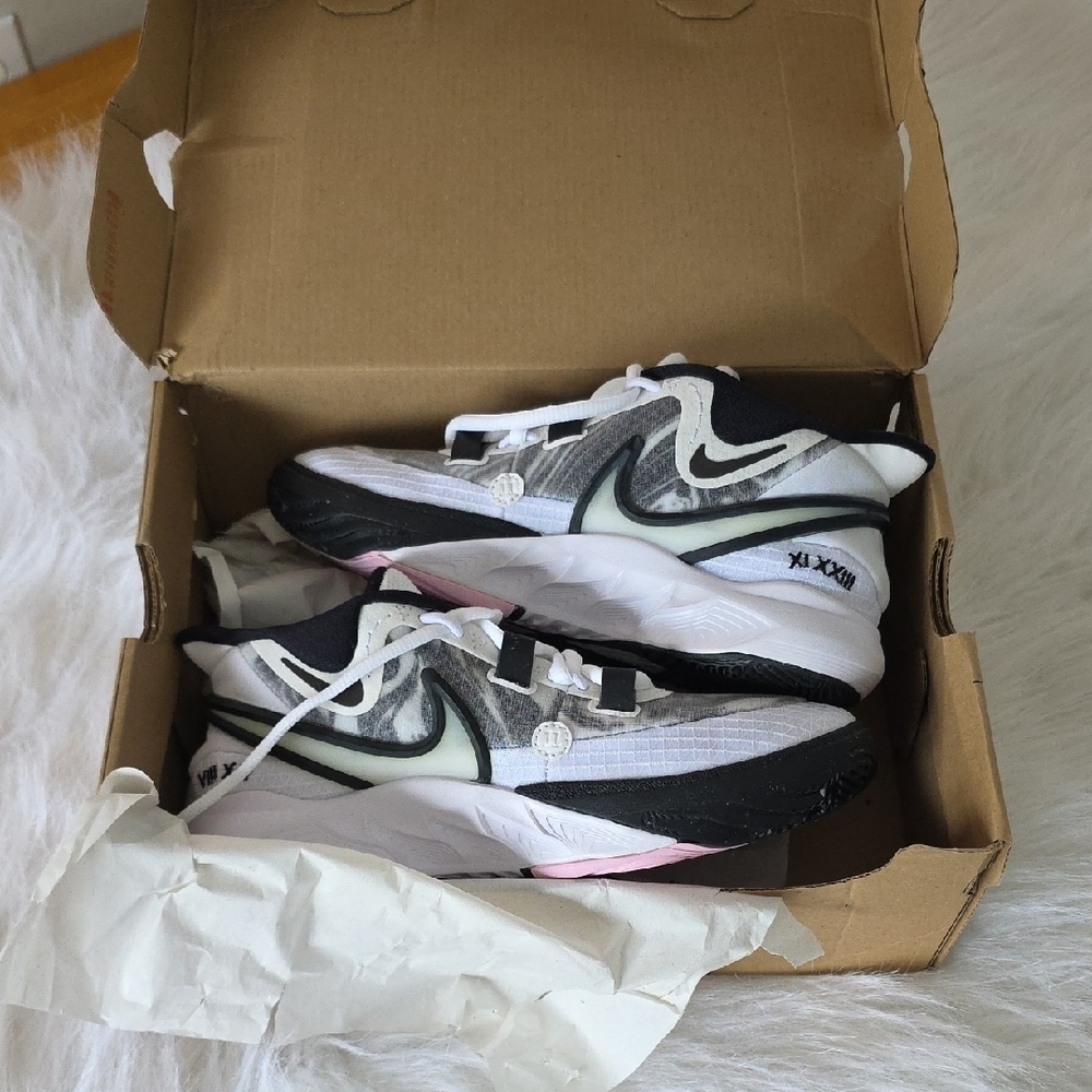 NEW Nike KYRIE 8 GOs